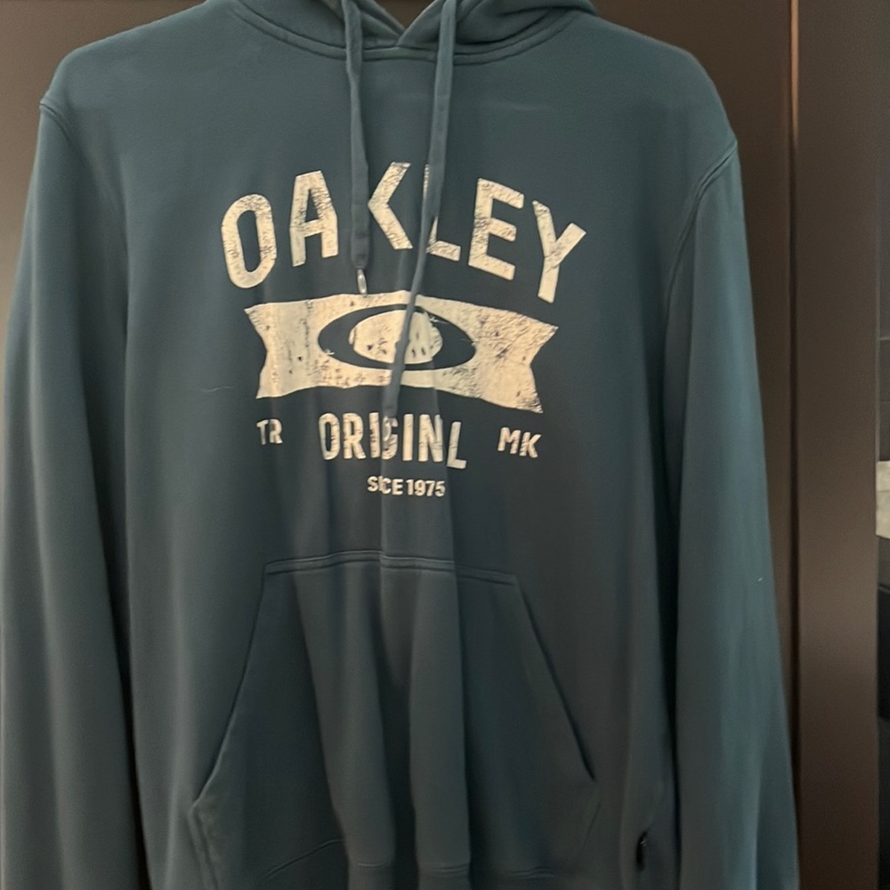 Men’s Oakley hoodie
